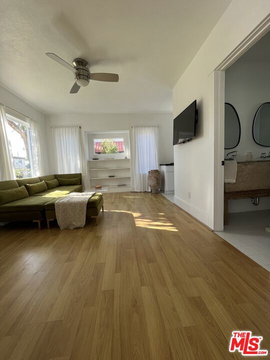 2306 Pisani Place, Venice CA: https://media.crmls.org/mediaz/9e618d99-0ca3-4598-bba4-6d6dd0830bc3.jpg