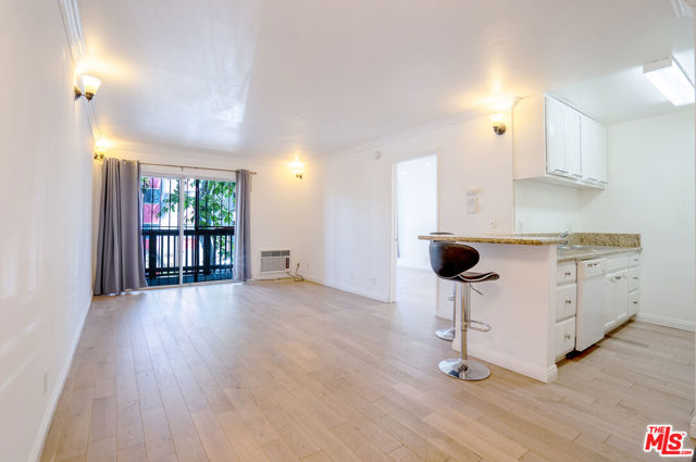 525 S Ardmore Avenue, Los Angeles CA: https://media.crmls.org/mediaz/9e61d02c-7203-47f2-b68c-3ece7827a1eb.jpg