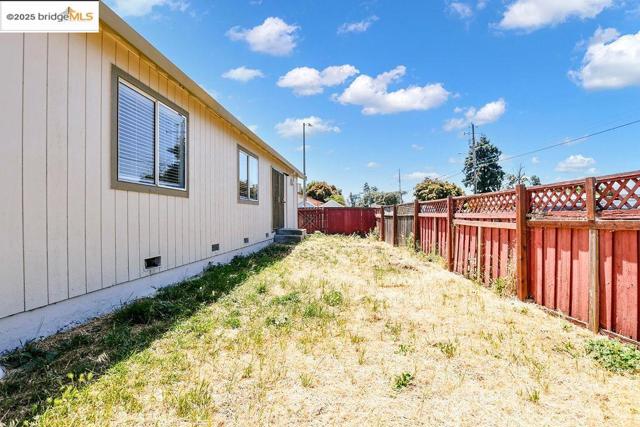 10500 Creekside Circle, Oakland CA: https://media.crmls.org/mediaz/9e626faf-27ca-4758-9f69-5dca35837c0a.jpg