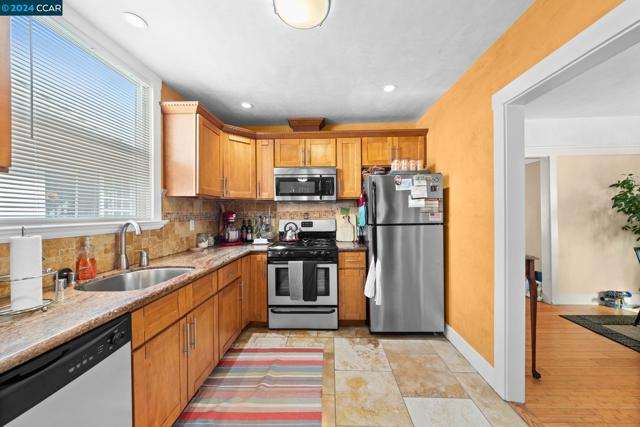 Image 15 of 46 For 2427 35th Ave