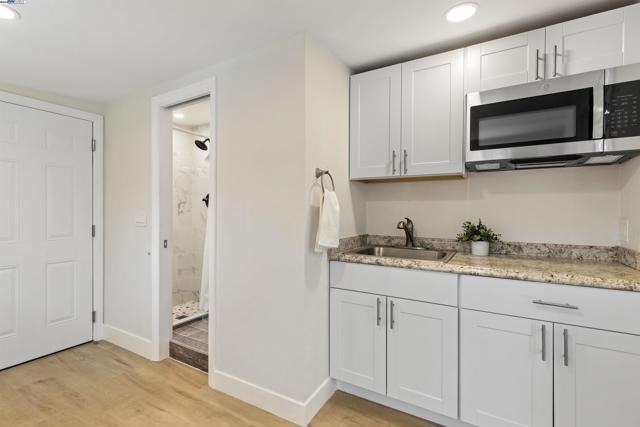 1692 Maryland St, Redwood City CA: https://media.crmls.org/mediaz/9e6325d1-5a8a-4c82-bc77-46a025c0d249.jpg