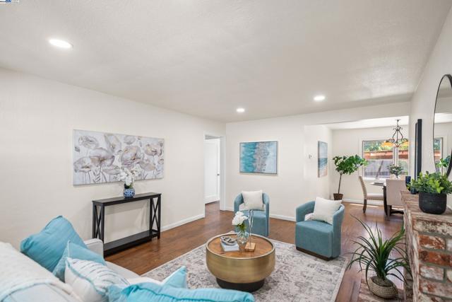 2948 Glenside Dr, Concord CA: https://media.crmls.org/mediaz/9e642b5a-60a3-4958-8f97-b1124169f09f.jpg