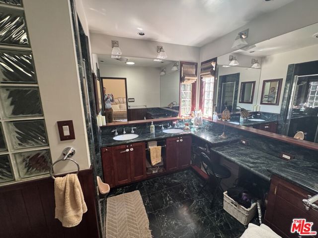 1348 Londonderry Place, Los Angeles CA: https://media.crmls.org/mediaz/9e6451ed-c02d-482c-a8a3-0e833769f703.jpg