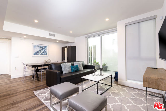 1150 N Cahuenga Boulevard, Los Angeles CA: https://media.crmls.org/mediaz/9e645323-c48c-4639-b041-308dd3392ce9.jpg