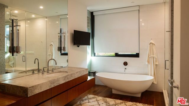 Drew Fenton | 748 Amalfi Drive Pacific Palisades CA | MLS: 7262842