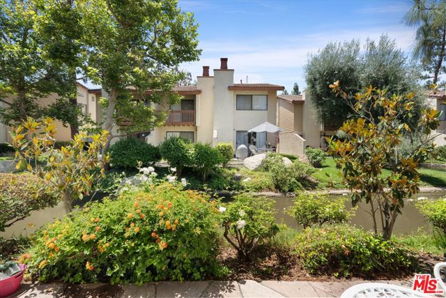 5720 Owensmouth Avenue, Woodland Hills CA: https://media.crmls.org/mediaz/9e648f16-f334-4df6-878a-62f7c8a3d7c2.jpg