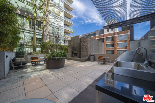 1100 S Hope Street, Los Angeles CA: https://media.crmls.org/mediaz/9e64ae12-5629-4808-817a-c2f8ec189ccc.jpg