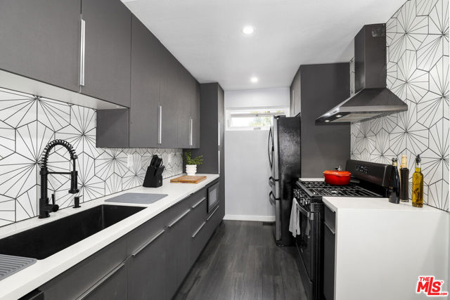 3741 Woolwine Drive, Los Angeles CA: https://media.crmls.org/mediaz/9e656f10-4dc8-4d85-84c6-9ec08e73e809.jpg