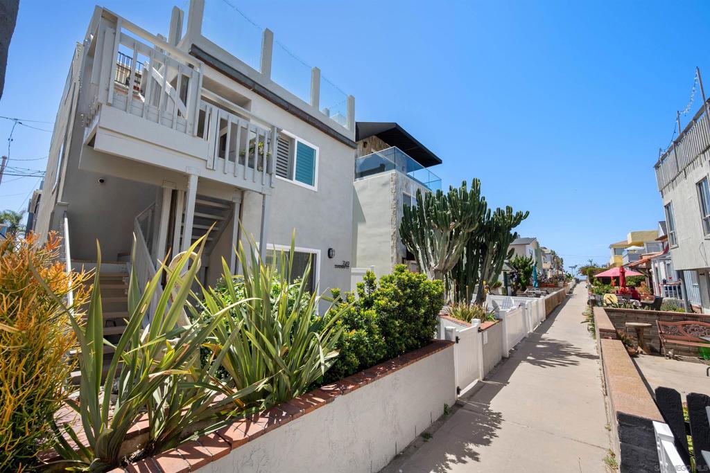 749 Zanzibar Ct - photo 2