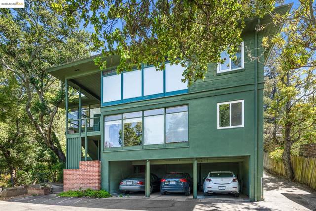 1730 Highland Pl, Berkeley CA: https://media.crmls.org/mediaz/9e662879-7f60-4262-8bc3-405ba1c7e07b.jpg