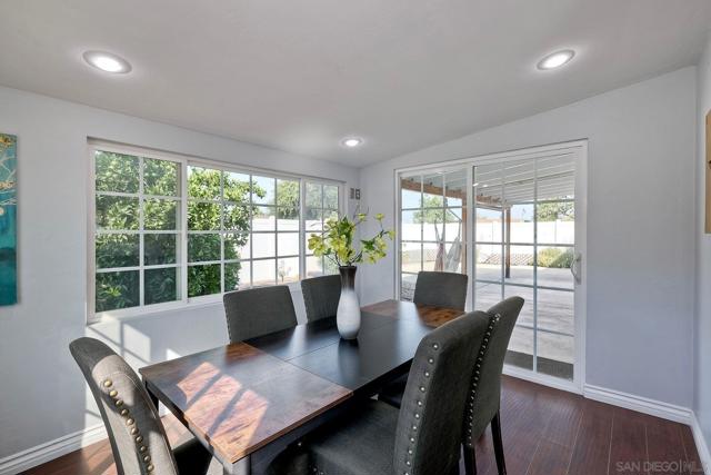 9158 Heatherdale St, Santee CA: https://media.crmls.org/mediaz/9e668cc3-fa23-4209-9b3d-7df522e19c19.jpg