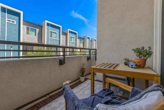 1821 Onyx Ln, Chula Vista CA: https://media.crmls.org/mediaz/9e6762f8-1d05-4171-8412-568e1586ba08.jpg
