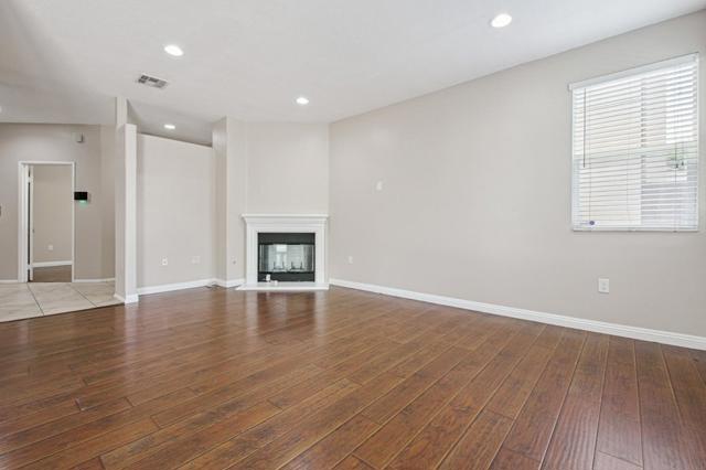 9449 Hendrix Lane, North Hills CA: https://media.crmls.org/mediaz/9e6780ee-44ae-4ae4-8643-d5955581d826.jpg