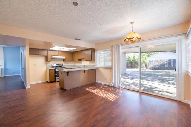 6862 Westchester Way, Citrus Heights CA: https://media.crmls.org/mediaz/9e67d9cf-512a-4dea-8531-f3b71a6e02bf.jpg