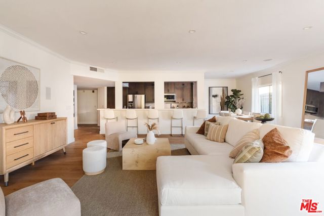 11737 Darlington Avenue, Los Angeles CA: https://media.crmls.org/mediaz/9e680b0e-56b3-4016-a2a8-a303da5c4c67.jpg