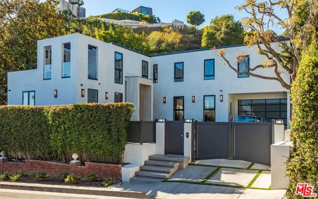 1271 Sunset Plaza Drive, Los Angeles CA: https://media.crmls.org/mediaz/9e6820be-26d8-4529-a2f7-75154e6e5bfe.jpg