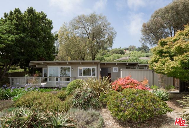 626 Sea Ranch Drive, Santa Barbara CA: https://media.crmls.org/mediaz/9e683fa2-4c22-40a2-848c-3878dabdb55d.jpg