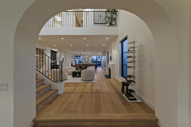 4223 Middlesex Dr, San Diego CA: https://media.crmls.org/mediaz/9e688a0e-035d-417a-a7be-efdfb73a56c3.jpg