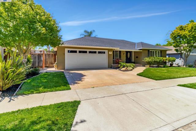 4666 Shearwater Rd, Pleasanton CA: https://media.crmls.org/mediaz/9e68aa6a-618c-49b7-bc0c-e020da00cb09.jpg