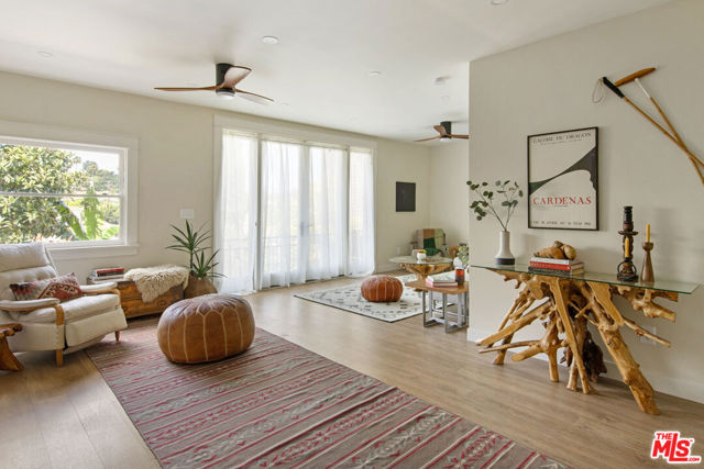 844 E Kensington Road, Los Angeles CA: https://media.crmls.org/mediaz/9e68f1b0-2b63-401c-9925-fee87a71aa1f.jpg