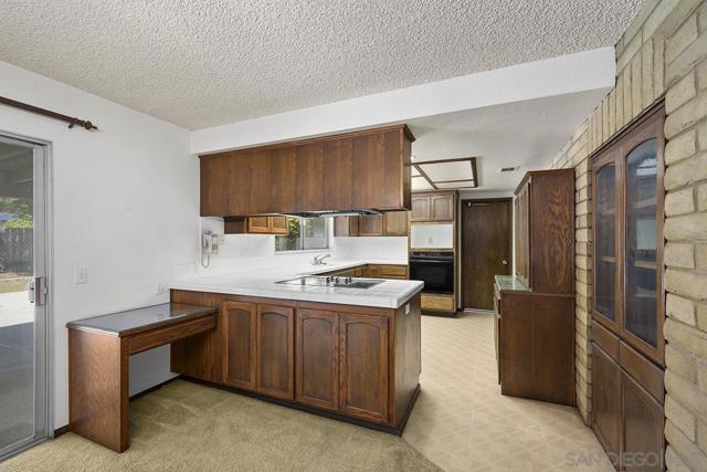3718 Barbic Ct, Spring Valley CA: https://media.crmls.org/mediaz/9e68f750-b710-40ad-812f-1fd943fa1a24.jpg