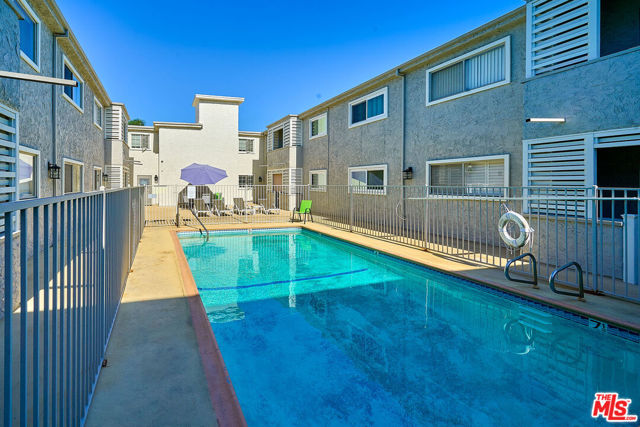 1 Bed Home for Sale in Los Angeles, California