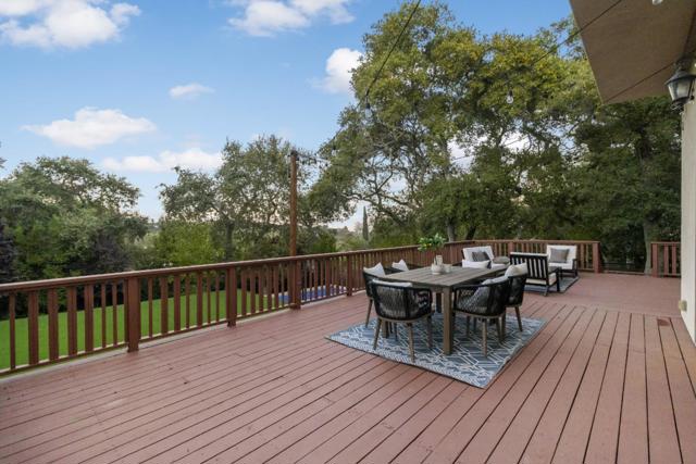 303 Lakeview Way, Redwood City CA: https://media.crmls.org/mediaz/9e6add01-33ed-4543-953f-1a8320a1d27a.jpg