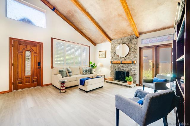 6433 La Paloma Street, Carlsbad CA: https://media.crmls.org/mediaz/9e6b5793-980c-4b2f-8845-0bf6df21574a.jpg