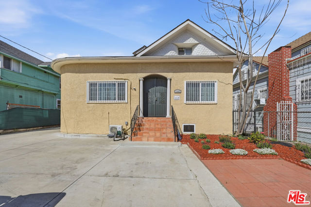 1147 S Westlake Avenue, Los Angeles CA: https://media.crmls.org/mediaz/9e6b89d3-cdcc-4d8c-943c-1e2daed4e01f.jpg