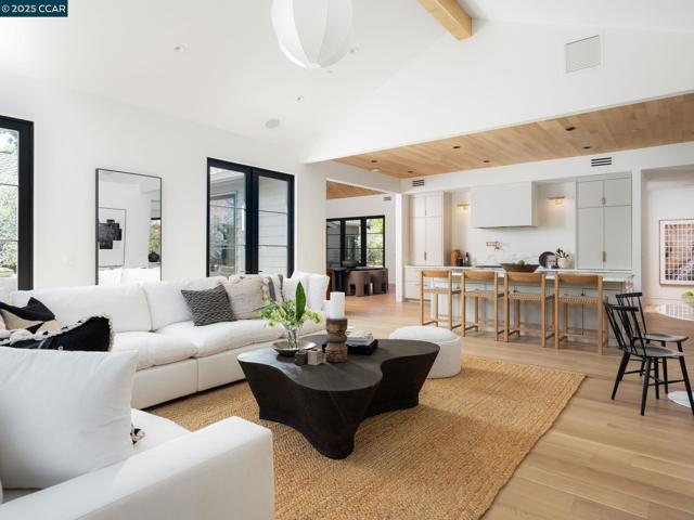 3364 Las Huertas Rd, Lafayette CA: https://media.crmls.org/mediaz/9e6ba102-11fc-45be-84bb-2714cd07165e.jpg