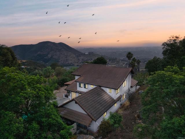 9202 Moon Ridge Road, Fallbrook CA: https://media.crmls.org/mediaz/9e6ba35f-5a3b-428d-9f68-5b093dae418b.jpg
