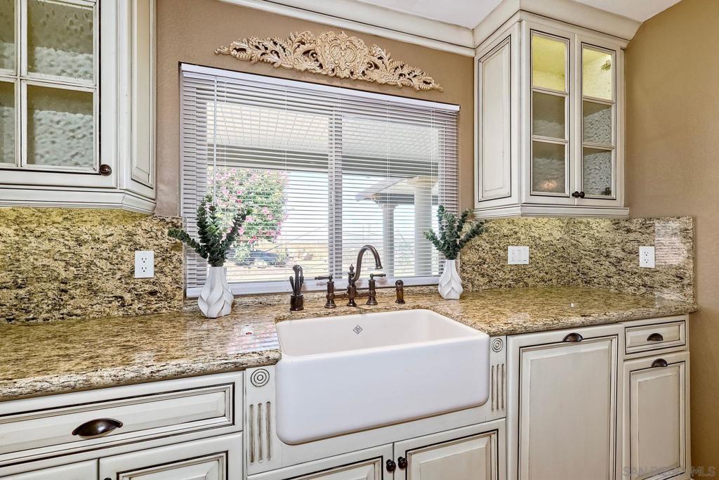 MLS #250034774SD image #9