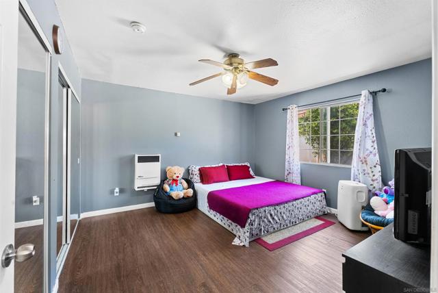 240 Ledgewood Ln, San Diego CA: https://media.crmls.org/mediaz/9e6becfd-a4bf-48c9-b3fa-958a504b813e.jpg