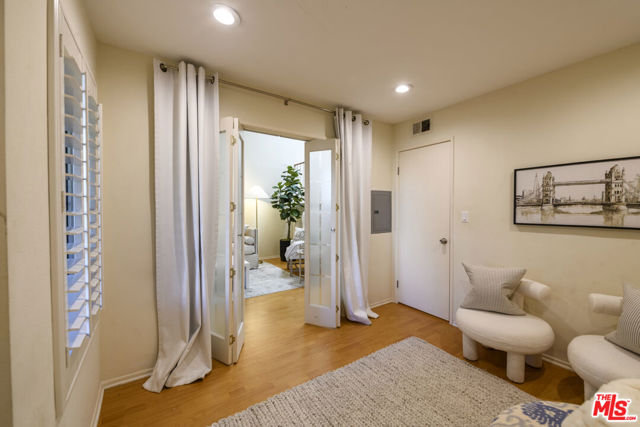 4628 Maytime Lane, Culver City CA: https://media.crmls.org/mediaz/9e6c9818-5b06-4079-b8ee-8506aff415be.jpg