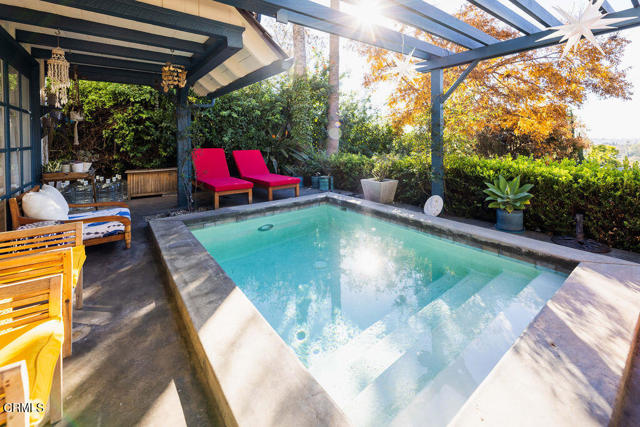 Detail Gallery Image 2 of 24 For 4053 Cromwell Ave, Los Angeles,  CA 90027 - 3 Beds | 3 Baths