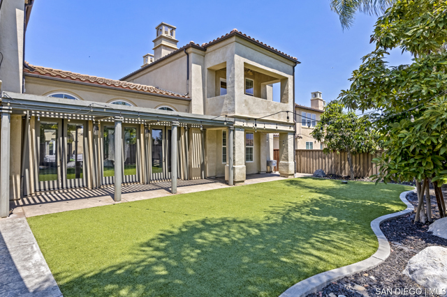 2832 Echo Ridge CT, Chula Vista CA: https://media.crmls.org/mediaz/9e6d6c92-a34c-4d07-8f7f-8146bd207551.jpg