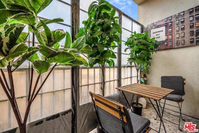 214 S Alexandria Avenue, Los Angeles CA: https://media.crmls.org/mediaz/9e6d9025-ca23-40d9-ae5d-e2d8115571e5.jpg