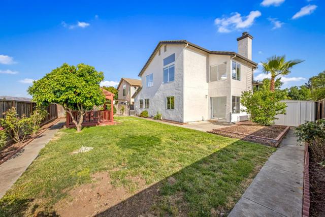 9082 Spencer Court, Gilroy CA: https://media.crmls.org/mediaz/9e6dadcc-5859-416c-a8c6-fb5077134589.jpg