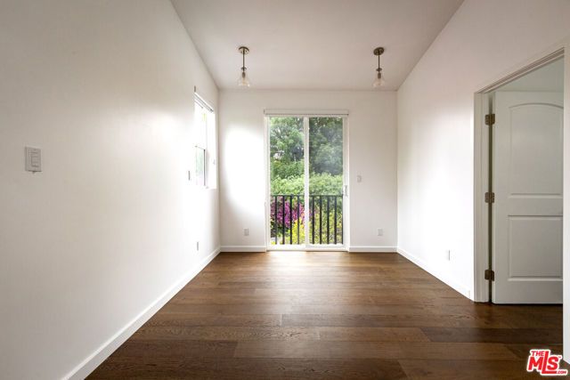 24042 Killion Street, Woodland Hills CA: https://media.crmls.org/mediaz/9e6db262-5ca0-4914-88b1-0a4b3e16fb99.jpg
