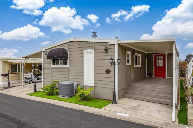 1815 Sweetwater Rd, Spring Valley CA: https://media.crmls.org/mediaz/9e6e3d5e-cf75-4c01-8c72-f7ac5a30f3ac.jpg