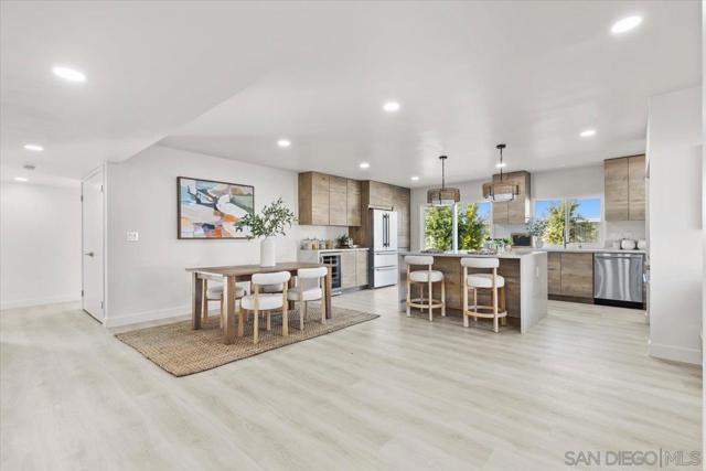 5428 Chaparajos Ct, San Diego CA: https://media.crmls.org/mediaz/9e6e7d2f-94cb-4474-805a-46729990d986.jpg