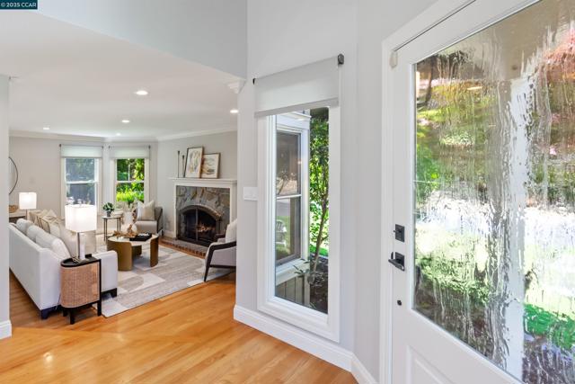 2140 Hidden Oak Dr, Danville CA: https://media.crmls.org/mediaz/9e6ef6d6-1a63-4e36-8d0e-f1852838e714.jpg