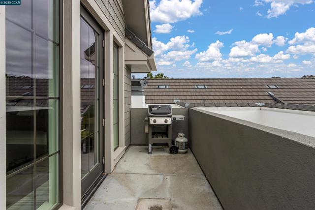 1000 Dewing Ave, Lafayette CA: https://media.crmls.org/mediaz/9e6f0928-5330-4f60-ac22-ab835502ce39.jpg