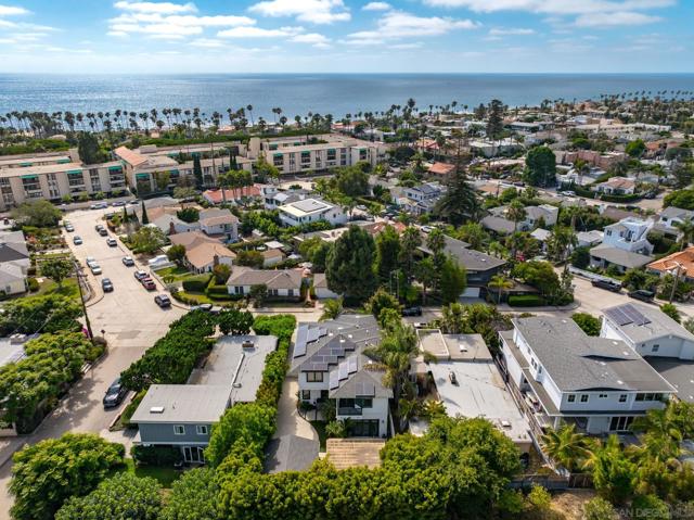 6411 Dowling Dr, La Jolla CA: https://media.crmls.org/mediaz/9e6f6a71-25db-4a52-a0ca-35273aa13d19.jpg