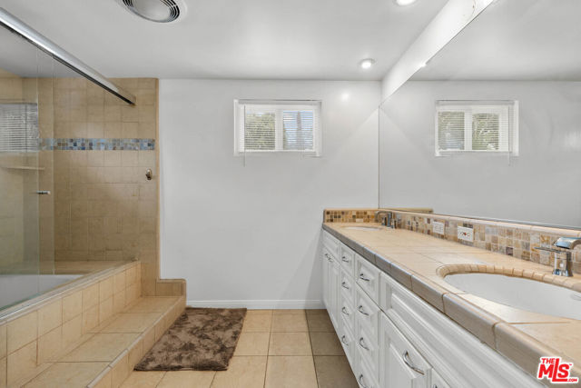 14253 Collins Street, Los Angeles CA: https://media.crmls.org/mediaz/9e6f8477-ae5c-449c-a0b1-d5edd8006e3a.jpg