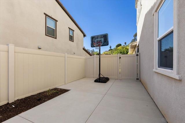 1457 Natalia Court, Escondido CA: https://media.crmls.org/mediaz/9e6f8753-8945-41dd-bc1d-778fee188429.jpg
