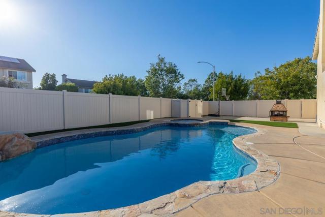1889 Autumn Ln, Vista CA: https://media.crmls.org/mediaz/9e6fabfd-e647-4230-ad0f-a1f10d2d95f7.jpg