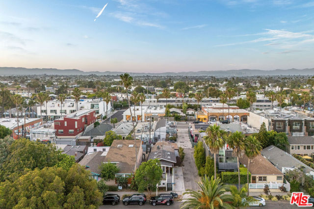 1141 Cabrillo Avenue, Venice CA: https://media.crmls.org/mediaz/9e7097d0-eeaa-4eb7-9066-2d5a156538f3.jpg