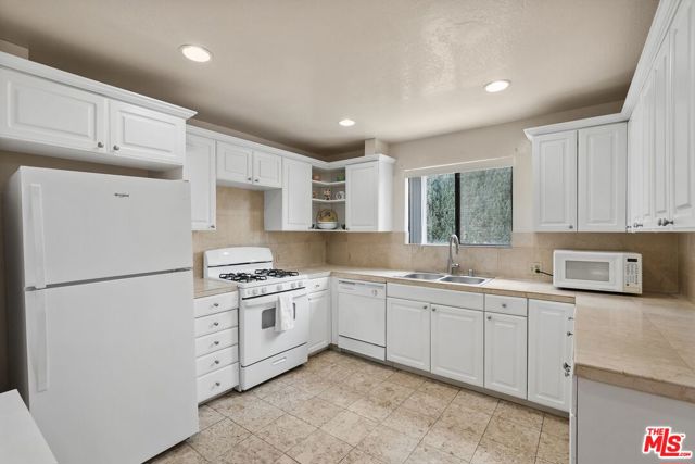 3245 Altura Avenue, 8 photo 13