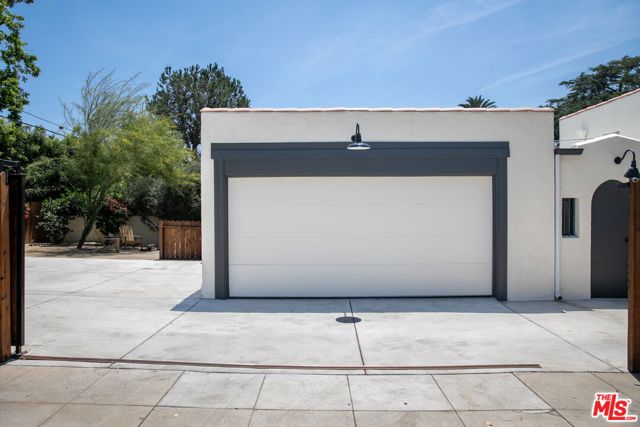 898 N Chester Avenue, Pasadena CA: https://media.crmls.org/mediaz/9e710c0e-e0c3-46df-a757-fe92e6f3c49d.jpg